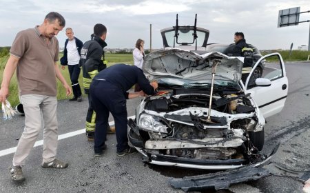 Tekirdağ’da motosikletle otomobil çarpıştı; 1’i ağır 2 yaralı