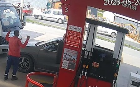3 aracın karıştığı zincirleme kaza kamerada; 1 yaralı