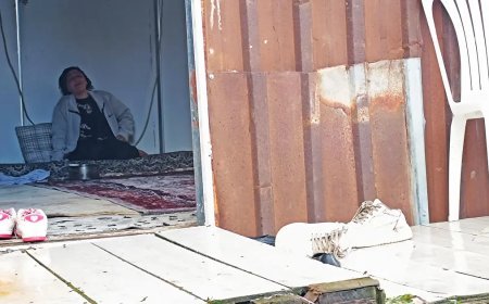 Hatay'daki heyelanda çocuğunu kaybeden anne. "Güvende olsunlar diye kızıma göndermiştim"
