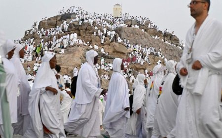 Hacı adayları Arafat'ta! Mekke yakınlarında vakfe için yoğun katılım