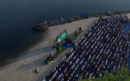 Avrupa'dan Afrika'ya... Dünyanın dört bir yanında Kurban Bayramı namazı kılındı