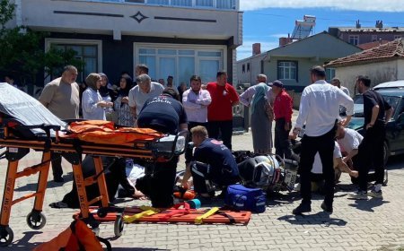 Otomobil ile çarpışan motosikletteki 2 kişi yaralı