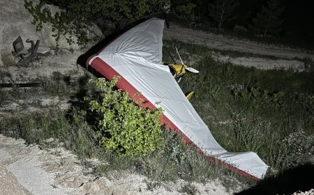 Turist taşıyan microlight acil iniş yaptı