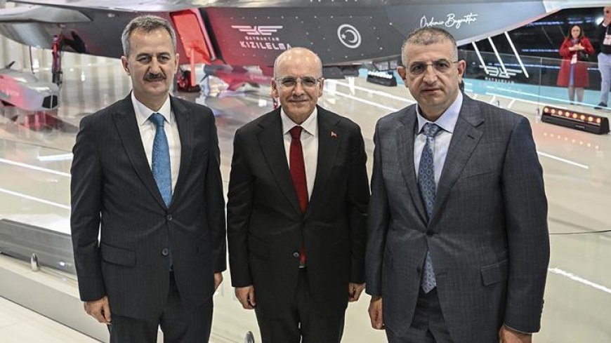 Bakan Şimşek, SAHA 2026'yı ziyaret etti: 'Savunma sanayisini gelecekte sanayide dönüşümün motoru olarak görüyoruz'