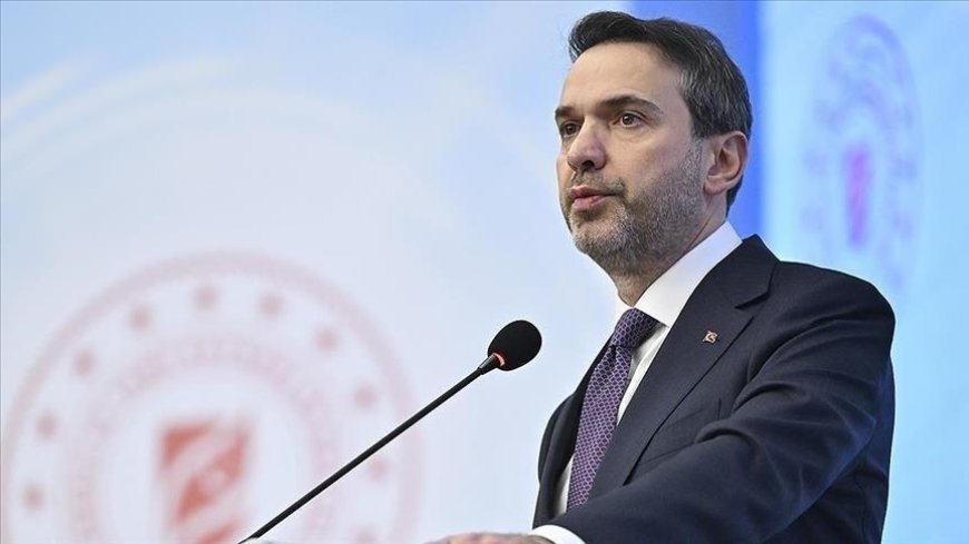 Bakan Bayraktar, SAHA 2026'yı ziyaret etti