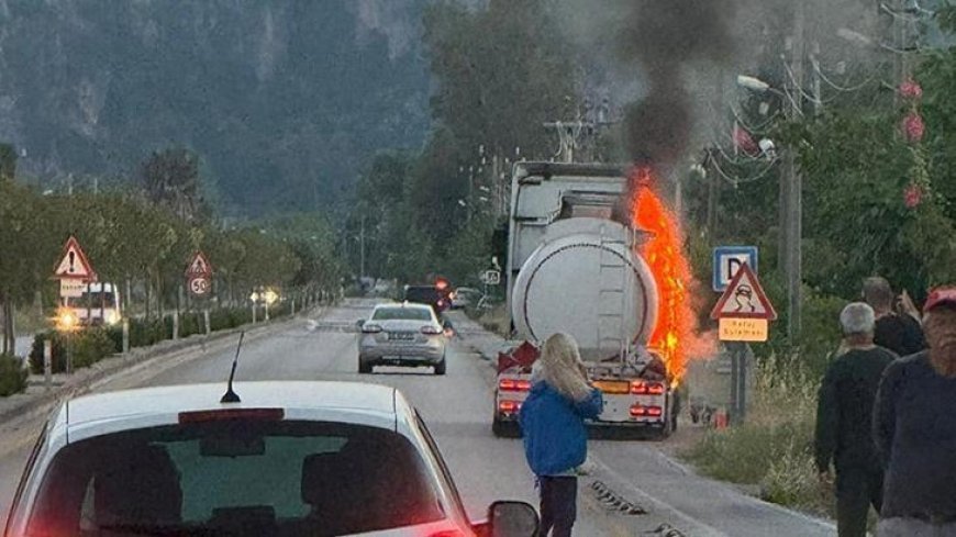 Muğla'da faciadan dönüldü! Lastiği patlayan yakıt tankeri alev aldı