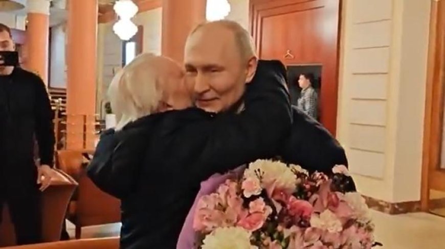 SON DAKİKA HABERLER: Rusya Devlet Başkanı Putin'den dikkat çeken jest! Yıllar sonra buluştular, çarpıcı anlar