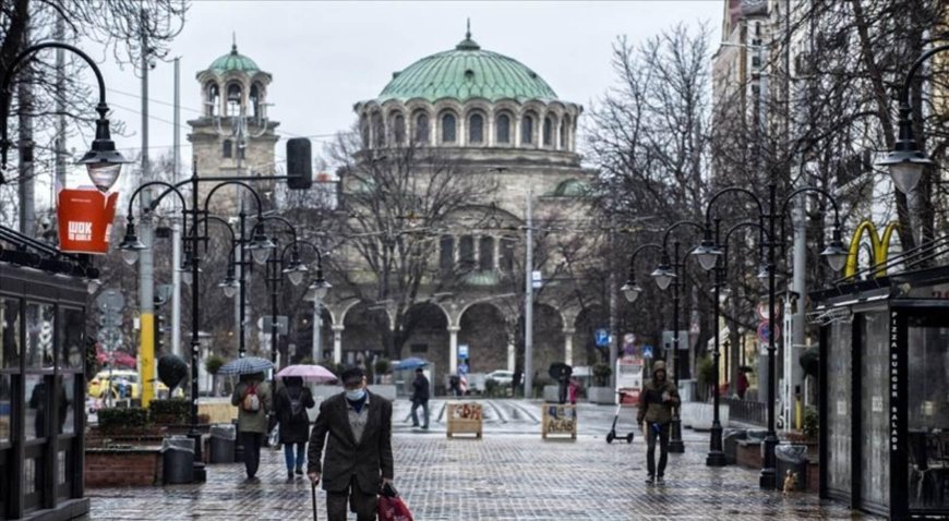 Yeni hükümetten ilk büyük hamle! Komşuda tüm valiler değişti