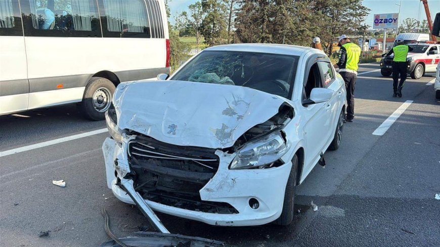 Tekirdağ'da otomobil ile hafif ticari araç çarpıştı; 1 yaralı