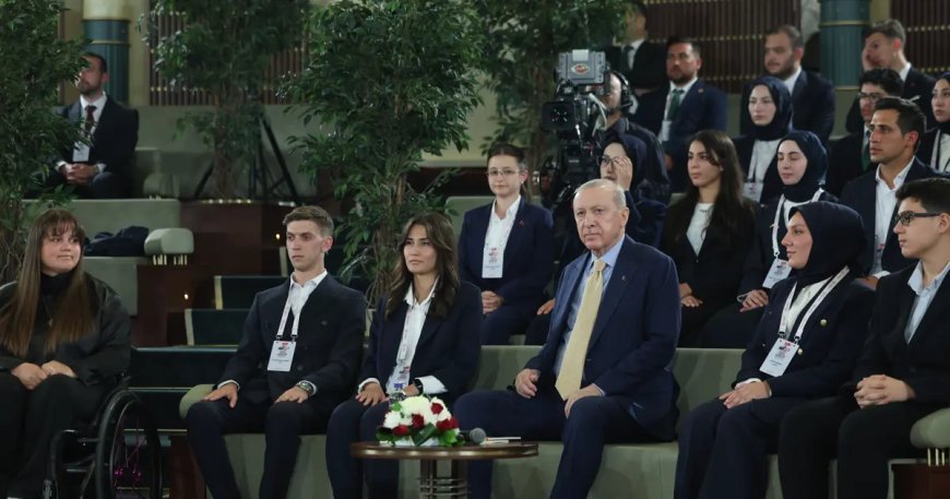 Beştepe'de gençlerle buluşma. Cumhurbaşkanı Erdoğan: Sosyal medya en büyük sorun