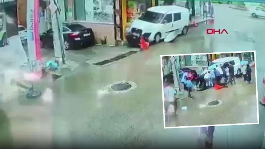 Hafif ticari araç anne ve oğlunu altına aldı! Dehşet anlarının görüntüleri ortaya çıktı