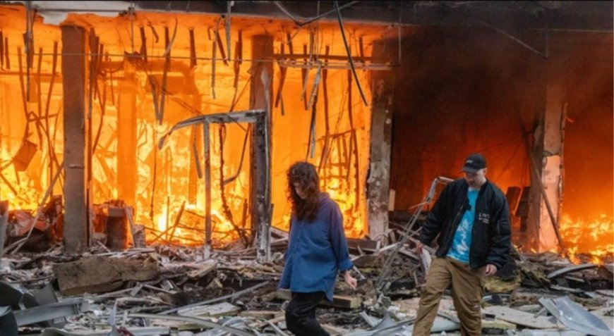 Ukrayna'nın başkenti Kiev'e yoğun bombardıman! Rusya'nın ölümcül füzesi 'Oreşnik' kullanıldı iddiası