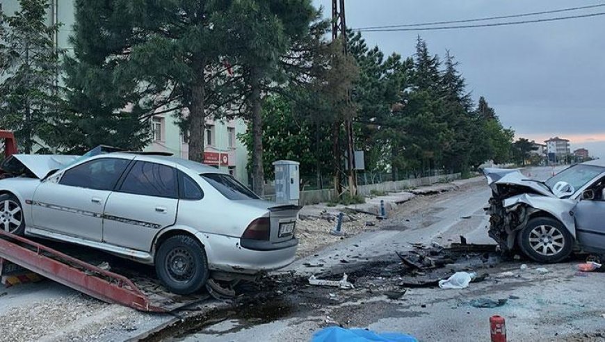 Niğde'de feci kaza! İki otomobil hurdaya döndü: 2 ölü, 2 yaralı