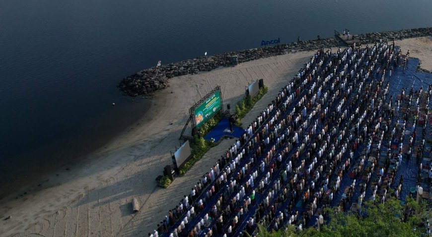 Avrupa'dan Afrika'ya... Dünyanın dört bir yanında Kurban Bayramı namazı kılındı