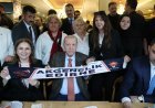 Cumhurbaşkanı Erdoğan, kafede vatandaşlarla sohbet etti