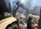 Avluda başlayan yangın felakete dönüştü! 3 ev ve 2 araç zarar gördü
