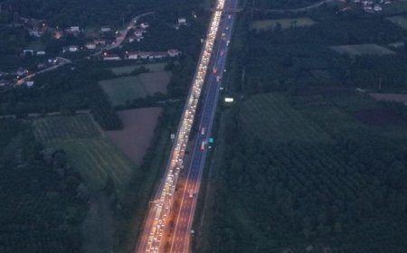 Bayram sonrası İstanbul yolunda trafik adım adım ilerliyor! Hız 20 kilometreye düştü