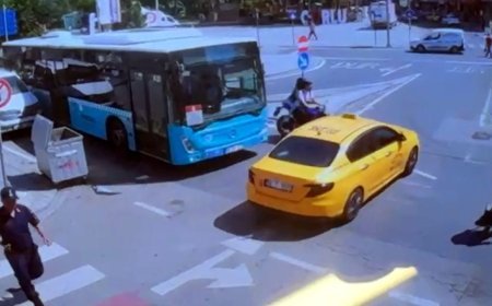 Taksi ile motosikletin çarpıştığı kaza kamerada