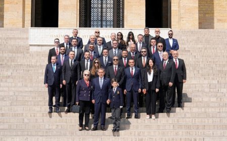 Galatasaray Başkanı Dursun Özbek, Anıtkabir’i ziyaret etti