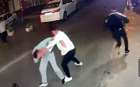 İki grup arasında sopa, tekme ve yumruklu kavga kamerada; 2 yaralı