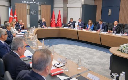 CHP'de grup toplantısı düğümü. Kılıçdaroğlu salı günü kürsüye çıkacak