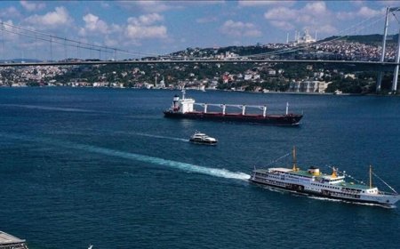 İstanbul Boğazı'nda gemi trafiği çift yönlü durduruldu