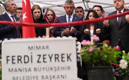 Ferdi Zeyrek için vefatının birinci yılında mevlit okutuldu