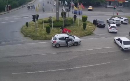 Anlamlı hareket: Türk bayrağını vatandaşlar korudu