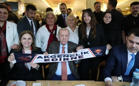 Cumhurbaşkanı Erdoğan, kafede vatandaşlarla sohbet etti
