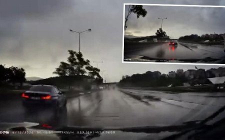 Maltepe D-100'de dehşet anları kamerada! Yağmurda kontrolden çıkan otomobil bariyere çarptı