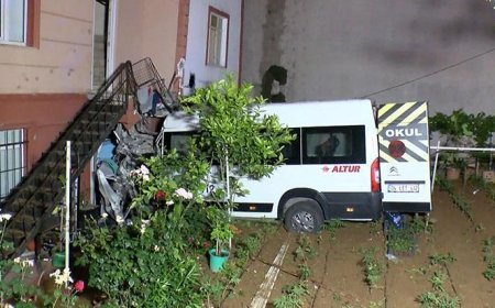 İstanbul'da feci kaza! Freni patlayan araç evin bahçesine uçtu: 1 yaralı