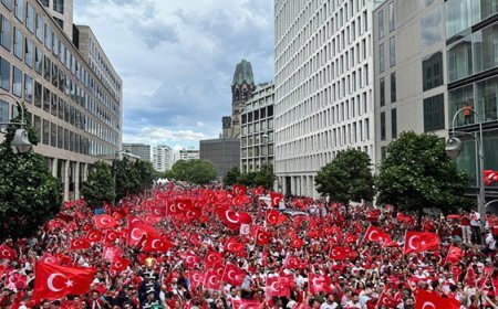 Türk taraftarlar, Vancouver sokaklarında maç saatini bekliyor!