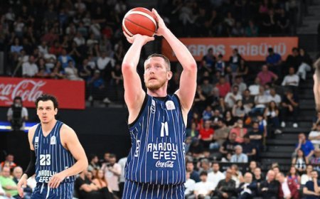Anadolu Efes'te Rolands Smits ile yollar ayrıldı!