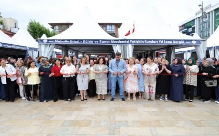 EL EMEĞİ GÖZ NURU ÜRÜNLER CUMHURİYET MEYDANI’NDA SERGİLENDİ