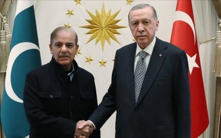 Pakistan Başbakanı, 'liderliği' için Cumhurbaşkanı Erdoğan'a teşekkür etti