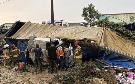 Manisa’da üç aracın karıştığı zincirleme kaza: 2 ölü, 4 yaralı