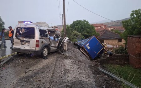 Kula'da zincirleme kaza. 2 ölü, 4 yaralı