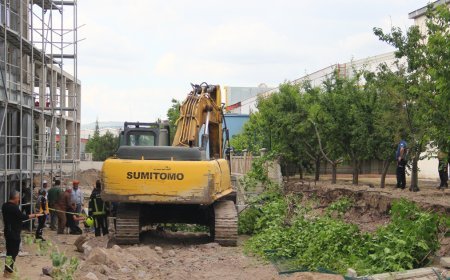 Kayseri'de bahçe duvarı devrildi. Bir işçi hayatını kaybetti