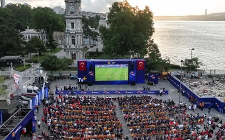 A Milli Futbol Takımı'na destek için meydanlar doldu taştı