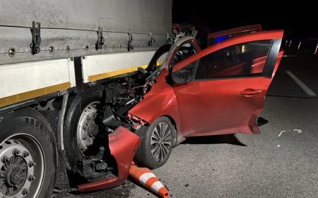 Tırın altına giren aracın sürücüsü öldü