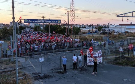7 kişinin öldüğü kazadan 4 yıl 9 ay sonra hemzemin geçit kapatıldı; mahalleli eylem yaptı