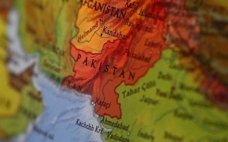 Pakistan'da güvenlik güçlerine ait karargaha saldırı