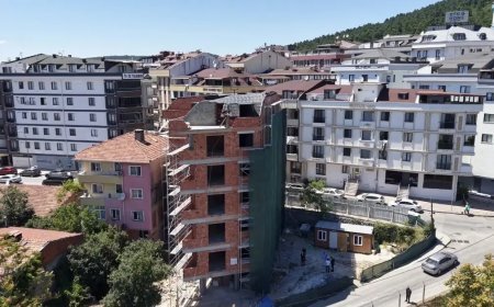 İstanbul'da binaya ''eğri'' dediler. Belediye açıklama yaptı, dronla kontrol edildi