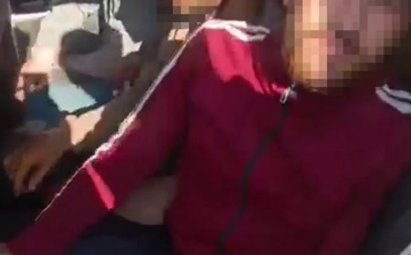 Ticari taksiyle göçmen kaçırırken polise yakalandılar