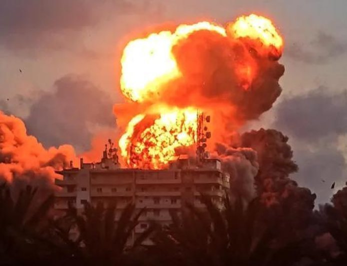İsrail, İran'ın uyarısını dinlemedi! Ateşkese rağmen Lübnan'a bombardıman
