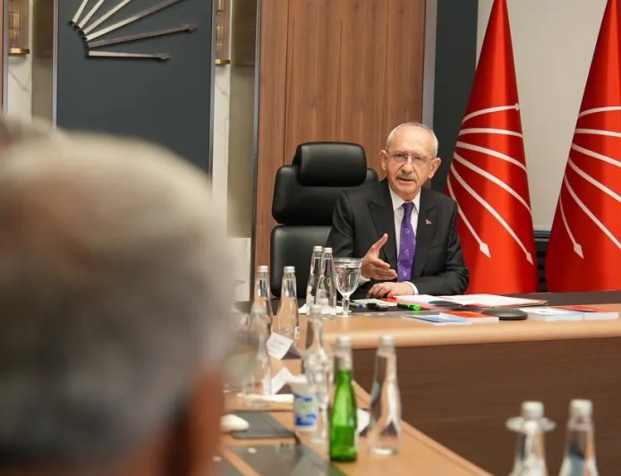 CHP'de iki belediye başkanının ihracı istendi