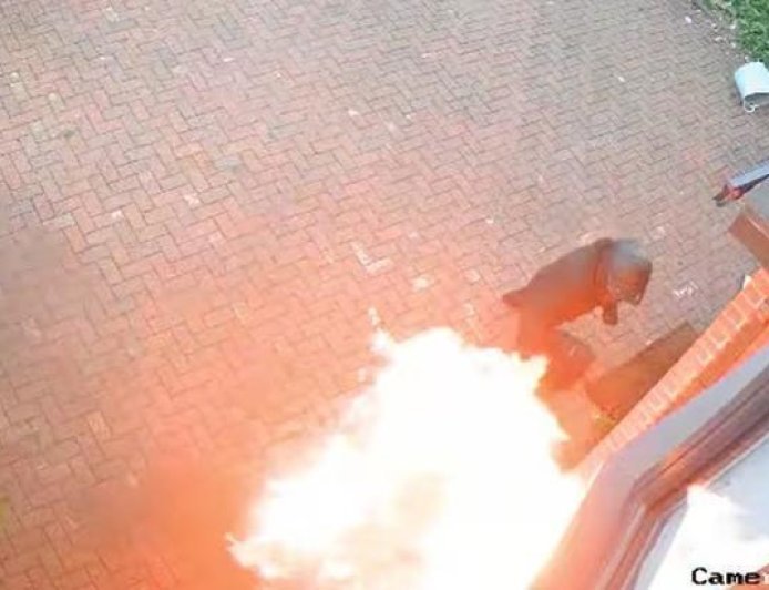 İngiltere'de imamın evine molotofkokteyliyle saldırı! 'Evin camını kırıp yanıcı madde attı'