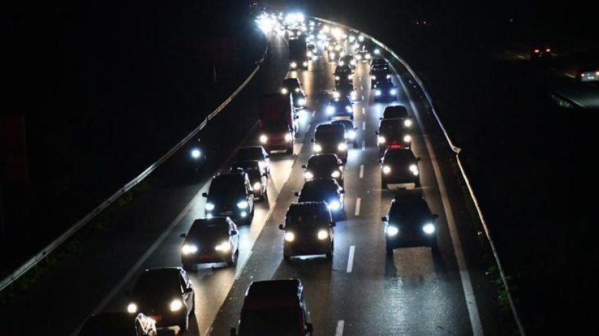 TRAFİK YOĞUNLUĞU SON DURUM: Bayram dönüşü kara yollarında trafik yoğunluğu sürüyor! İstanbul yönünde durma noktasına geldi