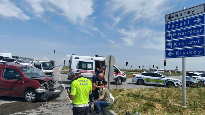 Saray'da otomobil ile hafif ticari araç çarpıştı; 3 yaralı