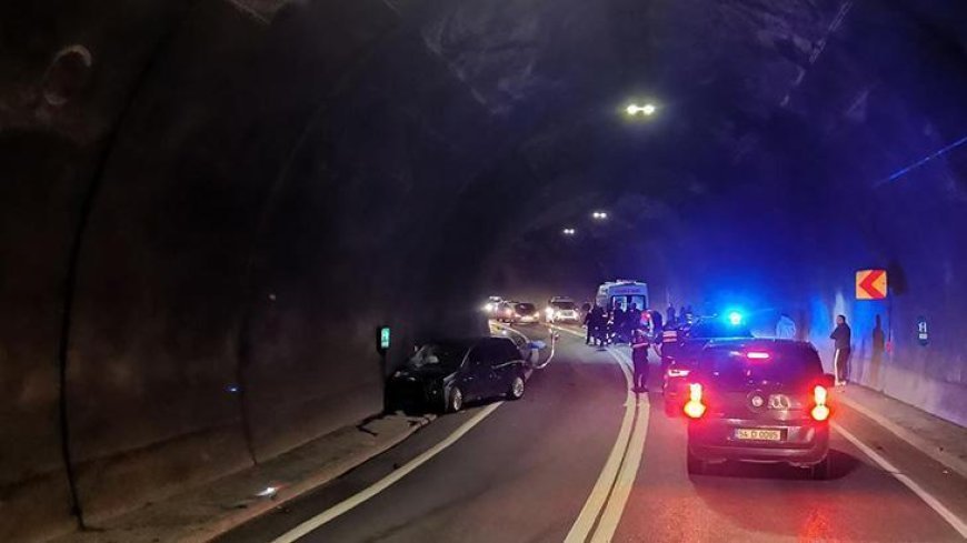 Tünelde otomobil ile motosiklet çarpıştı; 1 ölü, 2 yaralı